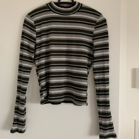 Cropped Knit Long Sleeve - Picture 1 of 2